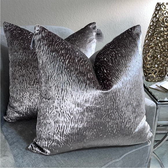 1-NWT URBAN STANDARDS DECORATIVE PILLOWS ( Read description fordetail )